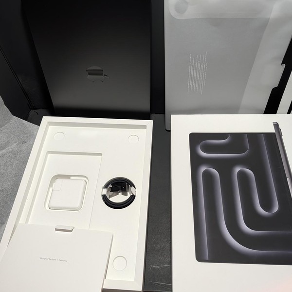 MacBook Pro 2024 - 14 inch - 512 GB, Space Black, 24 GB, Apple M4 Pro 12-core