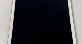 Good
													Apple iPad Pro 12.9" 2nd Gen 2017 - Unlocked, Gold, 64 GB, photo 2 of 7