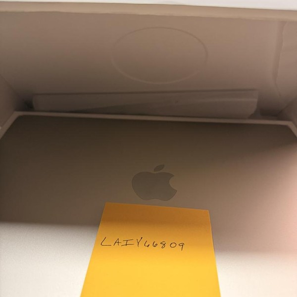 MacBook Air 2025 (M4) - 13 inch - 512 GB, Starlight, 16 GB, Apple M4