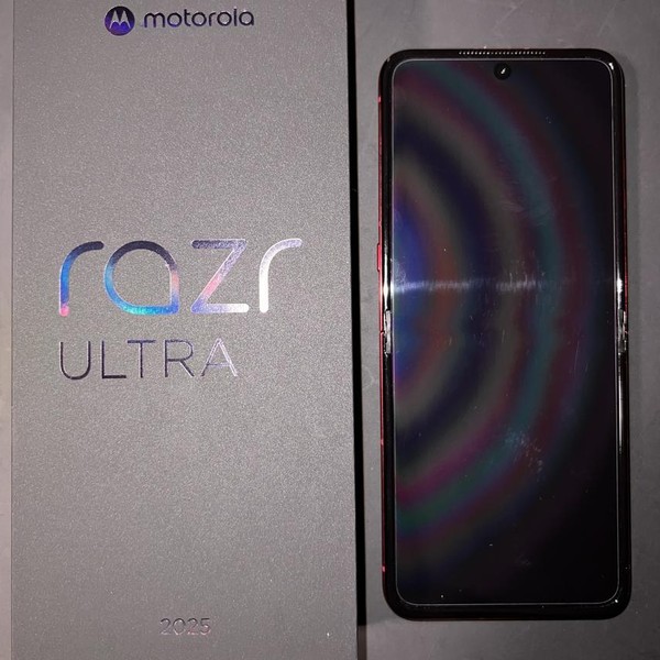 Motorola Razr Ultra (2025) - Unlocked, 512 GB, PANTONE Cabaret, 16 GB