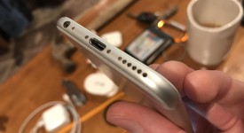 Mint
													Apple iPhone 6S - AT&T, Silver, 16 GB, A1633, photo 3 of 9