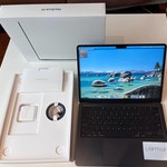 Good MacBook Air 2025 (M4) - 13 inch - 256 GB, Midnight, 16 GB, Apple M4