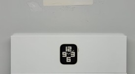 New
													Apple Watch SE 2nd Gen 44mm - Starlight, A2723 - GPS, Aluminum, photo 1 of 3