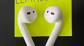Used
													Apple AirPods 2nd Gen - Lightning Case, photo 5 of 5