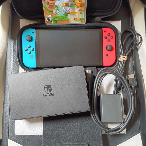 Nintendo Switch - OLED - 64 GB, Red & Blue