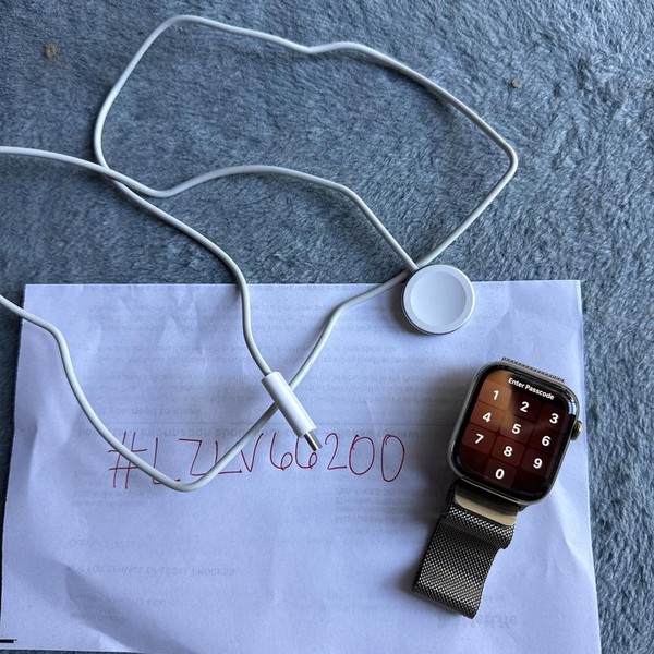 Apple Watch Series 8 45mm - Unlocked, Gold, A2774 - Cellular, Stainless