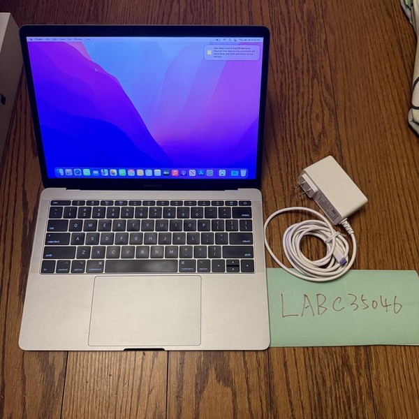 MacBook Pro 2017 (No Touch Bar) - 13 inch - 128 GB, Gray, 8 GB, Intel Core i5