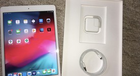 Mint
													Apple iPad 7th Gen - Unlocked, Gold, 32 GB, A2200, photo 4 of 10