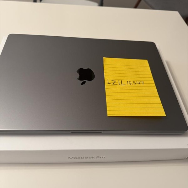 MacBook Pro 2023 - 16 inch - 1 TB, Silver, 32 GB, Apple M2 Max