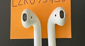 Used
													Apple AirPods 2nd Gen - Lightning Case, photo 4 of 5