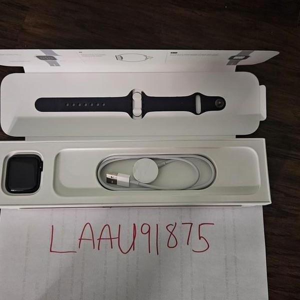 Apple Watch SE 2nd Gen 40mm - Unlocked, Midnight, A2726 - Cellular, Aluminum