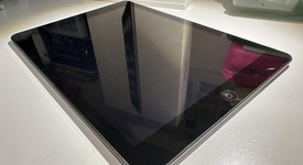 Mint
													Apple iPad Air - Wi-Fi, Gray, 32 GB, photo 2 of 6