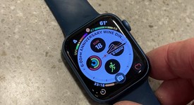 Good
													Apple Watch Series 7 45mm - Unlocked, Blue, A2477 - Cellular, Aluminum, photo 3 of 5