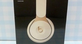 New
													Beats Solo Pro - White, photo 1 of 5