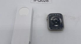 Fair
													Apple Watch Series 7 45mm - Unlocked, Starlight, A2477 - Cellular, Aluminum, photo 2 of 6
