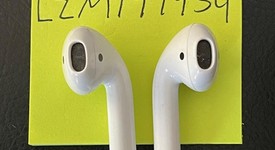 Used
													Apple AirPods 2nd Gen - Lightning Case, photo 4 of 5