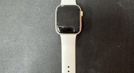 Good
													Apple Watch Series 4 44mm - Unlocked, Silver, A1976 - Cellular, Aluminum, photo 1 of 7