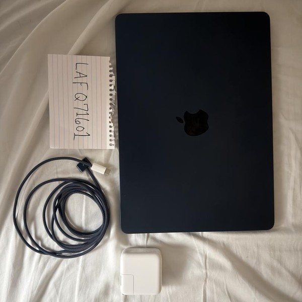 MacBook Air 2025 (M4) - 13 inch - 256 GB, Midnight, 16 GB, Apple M4