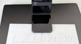 Mint
													Motorola Razr (2024) - Unlocked, Gray, 256 GB, 8 GB, photo 3 of 7
