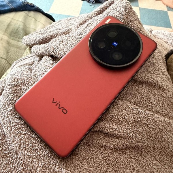 Vivo X200 Ultra - Unlocked Non-US, 1 TB, Red, 16 GB