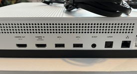Mint
													Xbox One S (2016) - White, 1 TB, photo 5 of 6