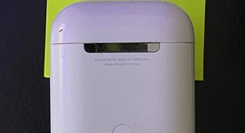 Used
													Apple AirPods 2nd Gen - Lightning Case, photo 3 of 5