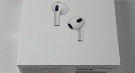 New
													Apple AirPods 3rd Gen - Lightning Case, photo 1 of 6