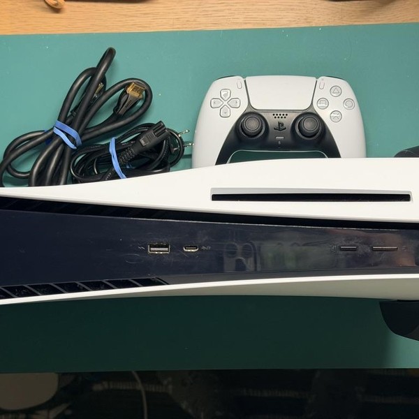 PlayStation 5 Standard Edition (2020) - 825 GB, White, Standard Edition