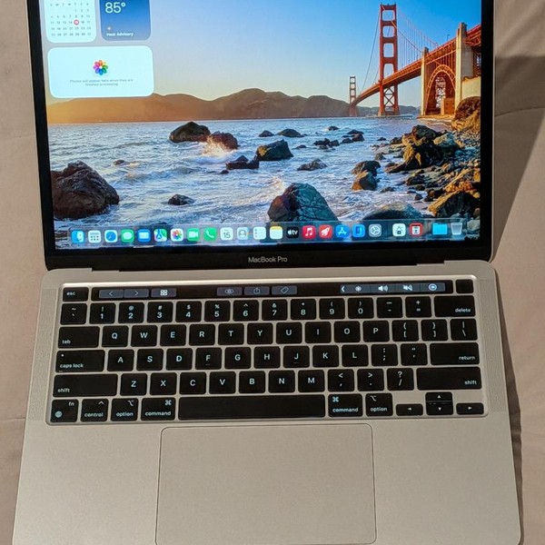 MacBook Pro 2022 - 13 inch - 256 GB, Silver, 8 GB, Apple M2