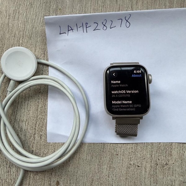 Apple Watch SE (2nd Gen) 40mm - Starlight, A2722 - GPS, Aluminum