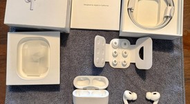 Used
													Apple AirPods Pro 2 - Lightning, photo 1 of 8