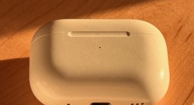 Used
													Apple AirPods Pro 2 - Lightning, photo 2 of 6