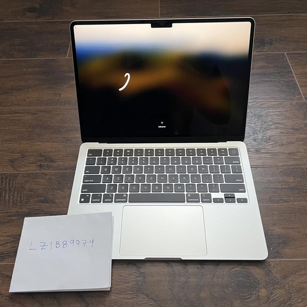 MacBook Air 2024 (M3) - 13 inch - 256 GB, Silver, 8 GB, Apple M3, 8-core GPU