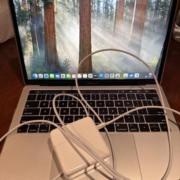 MacBook Pro 2018 (With Touch Bar) - 13 inch - 512 GB, Silver, 16 GB, Intel Core i5