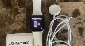 Good
													Apple Watch SE 1st Gen 40mm - Gray, A2351 - GPS, Aluminum, photo 1 of 6