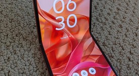 Good
													Motorola Razr (2024) - Unlocked, Orange, 256 GB, 8 GB, photo 4 of 18