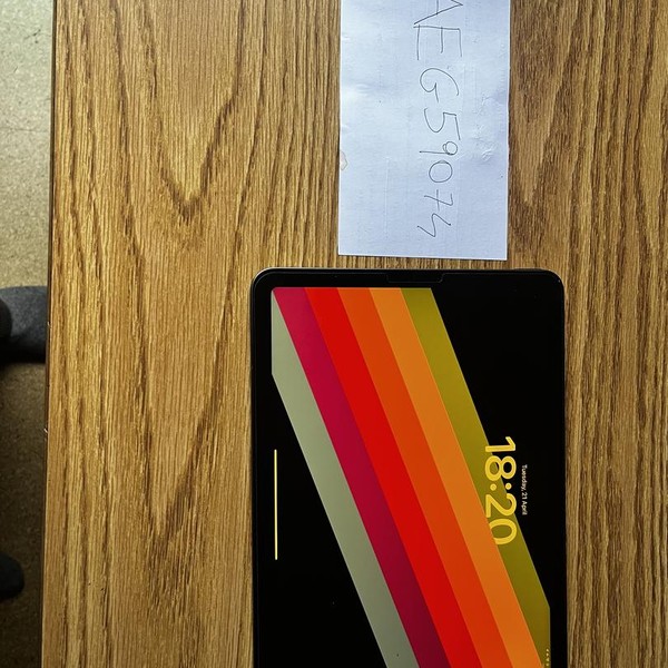 Apple iPad Air (5th Gen) - Wi-Fi, 64 GB, Gray, A2588