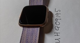 Good
													Fitbit Versa Special Edition - Rose Gold, photo 3 of 5