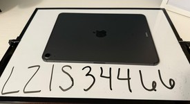 Mint
													Apple iPad Air 4th Gen - Verizon, Gray, 256 GB, A2324, photo 4 of 9