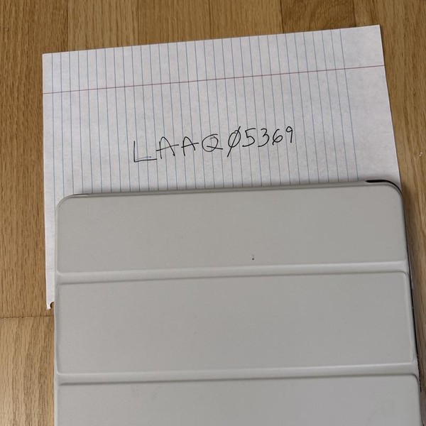 Apple iPad Air 5th Gen - Unlocked, 256 GB, Starlight, A2589