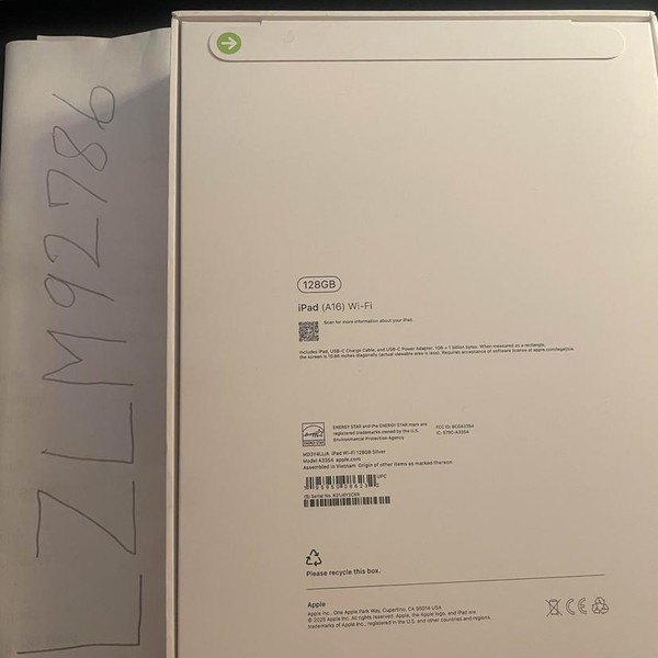 Apple iPad 11th Gen - Wi-Fi, 128 GB, Silver, A3354