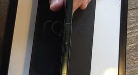 Mint
													Motorola Razr Ultra (2025) - Unlocked, PANTONE Scarab, 1 TB, 16 GB, photo 5 of 7