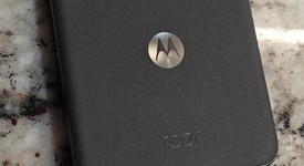 Mint
													Motorola Razr (2024) - Unlocked, Gray, 256 GB, 8 GB, photo 3 of 8