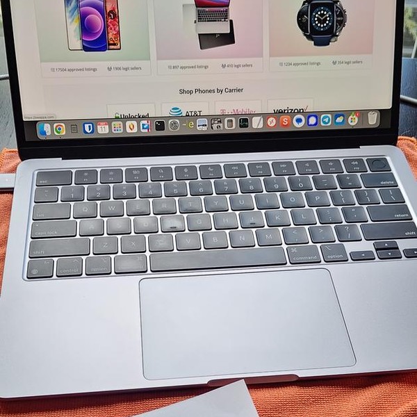 MacBook Air 2022 (M2) - 13 inch - 512 GB, Silver, 8 GB, Apple M2