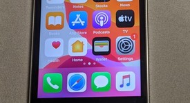 Good
													Apple iPhone SE 1st Gen 2016 - Cricket, Grey, 32 GB, A1662, photo 1 of 8