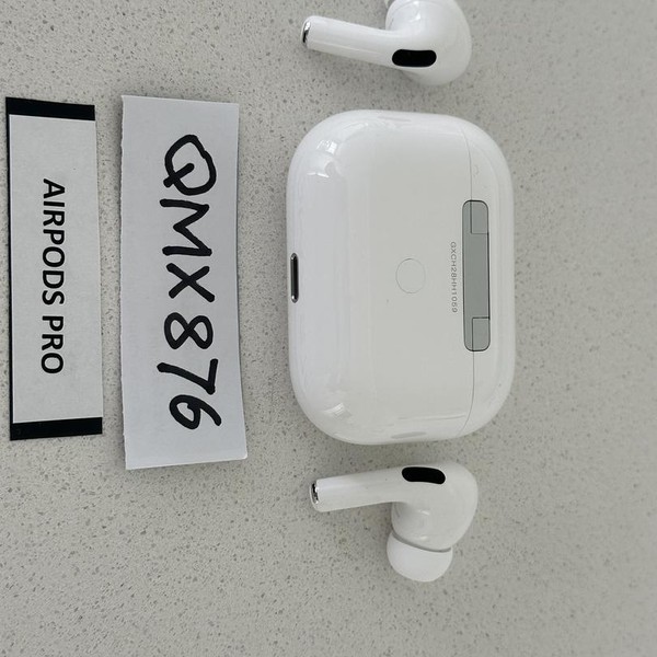 Apple AirPods Pro - MagSafe Case
