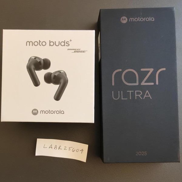 Motorola Razr Ultra (2025) - Unlocked, 1 TB, PANTONE Mountain Trail, 16 GB