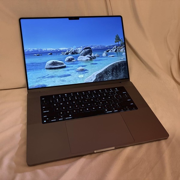 MacBook Pro 2021 - 16 inch - 512 GB, Gray, 16 GB, Apple M1 Pro 10-core