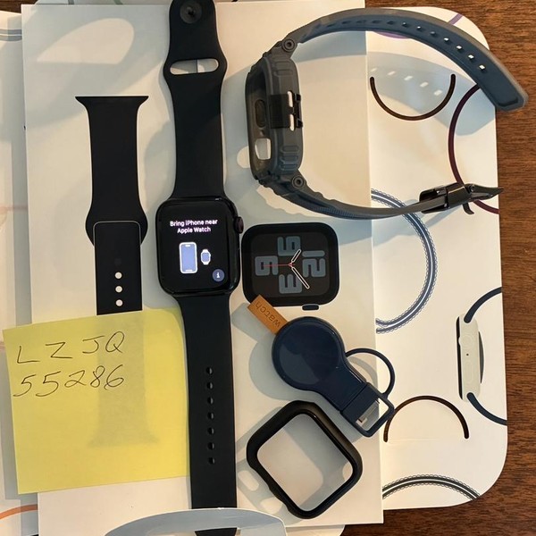Apple Watch SE 2nd Gen 44mm - Unlocked, Midnight, A2727 - Cellular, Aluminum