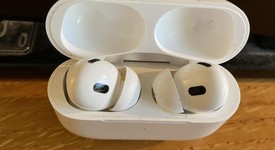 Used
													Apple AirPods Pro 2 - Lightning, photo 1 of 2